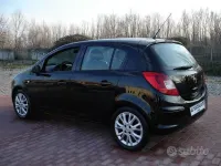 Usata Opel Corsa 80 CV (58 kW) 2010 Nero Berlina