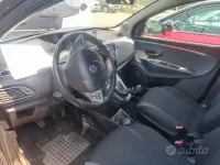 Usata Lancia Ypsilon Gold 69 CV (50 kW) 2018 Bluazzurro Utilitaria