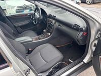 Usata Mercedes C270 Avantgarde 170 CV (125 kW) 2004 Argento Berlina