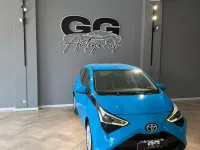 Usata Toyota Aygo Connect Style 72 CV (52 kW) 2020 Blu Utilitaria