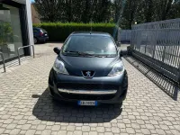 Usata Peugeot 107 Active 68 CV (50 kW) 2011 Grigio Utilitaria