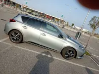 Usata Toyota Auris Hybrid Edition 99 CV (72 kW) 2018 Grigio Berlina