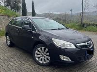 Usata Opel Astra 110 CV (80 kW) 2012 Nero Station wagon