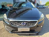 Usata Volvo V40 Kinetic 114 CV (83 kW) 2015 Nero Utilitaria