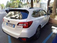 Usata Subaru Outback Premium 175 CV (128 kW) 2018 Bianco Station wagon
