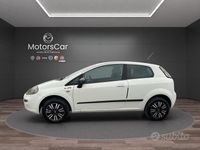 Usata Fiat Punto Young 77 CV (56 kW) 2015 Bianco Utilitaria
