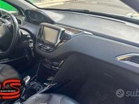 Usata Peugeot 2008 Allure 100 CV (73 kW) 2015 Bianco SUV