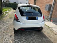 Usata Lancia Ypsilon 69 CV (50 kW) 2019 Bianco Utilitaria