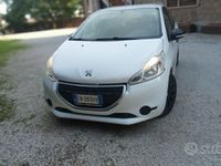 usata Peugeot 208 1.2 benzina