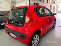 Usata Peugeot 107 68 CV (50 kW) 2009 Rosso Utilitaria