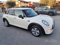 Usata Mini ONE 75 CV (55 kW) 2017 Beige Utilitaria