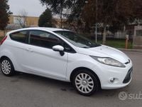 Usata Ford Fiesta 60 CV (44 kW) 2012 Bianco Utilitaria