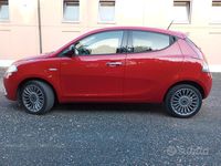Usata Lancia Ypsilon 69 CV (50 kW) 2016 Rosso Utilitaria