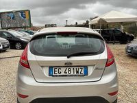Usata Ford Fiesta 70 CV (51 kW) 2011 Grigio Utilitaria