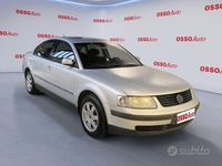 Begagnad VW Passat 150 HK (110 kW) 2000 Grå Sedan