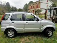 Usata Daihatsu Terios 83 CV (61 kW) 2000 Grigio SUV