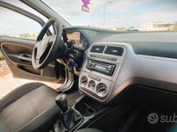 Usata Fiat Grande Punto 75 CV (55 kW) 2011 Grigio Utilitaria