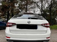 Usata Skoda Superb LAURIN & KLEMENT 190 CV (139 kW) 2016 Bianco Station wagon
