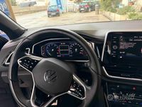 Usata VW T-Roc R-line 150 CV (110 kW) 2023 Grigio SUV