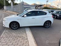 Usata Alfa Romeo Giulietta Distinctive 120 CV (88 kW) 2011 Bianco Utilitaria