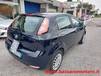 Usata Fiat Punto Young 69 CV (50 kW) 2015 Blu metallizzato Utilitaria