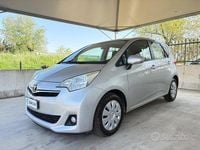 Usata Toyota Verso-S Style 99 CV (72 kW) 2012 Grigio Monovolume