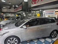 Käytetty Hyundai i20 84 HP (61 kW) 2017 Harmaa Sedan
