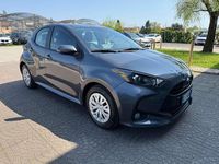 Usata Toyota Yaris Hybrid Active 92 CV (67 kW) 2022 Grigio Berlina
