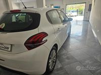 Usata Peugeot 208 Allure 75 CV (55 kW) 2017 Bianco Utilitaria