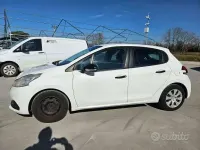 Usata Peugeot 208 Active 75 CV (55 kW) 2016 Bianco Utilitaria