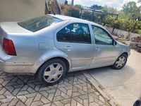 Käytetty VW Bora 116 HP (85 kW) 2001 Harmaa Sedan
