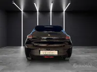 Usata Peugeot 208 Active 101 CV (74 kW) 2020 Nero Utilitaria