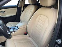 Usata BMW 320 Luxury Line 190 CV (139 kW) 2020 Black sapphire metallizzato Station wagon