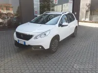 Usata Peugeot 2008 Active 82 CV (60 kW) 2016 Bianco SUV