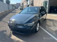 Usata VW Golf VIII Life 116 CV (85 kW) 2024 Grigio Berlina