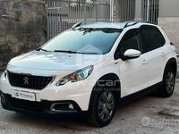 Usata Peugeot 2008 Signature Sky 101 CV (74 kW) 2019 Bianco SUV