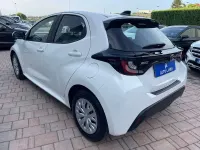 Nuova Toyota Yaris Hybrid Trend 92 CV (67 kW) 2026 Bianco Berlina