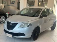 Usata Lancia Ypsilon 69 CV (50 kW) 2015 Argento Utilitaria