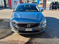 Usata Volvo V60 120 CV (88 kW) 2017 Grigio Station wagon