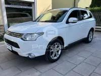 Usata Mitsubishi Outlander Instyle 150 CV (110 kW) 2014 Bianco SUV