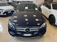 Usata Mercedes E300 306 CV (225 kW) 2019 Blu/azzurro Berlina