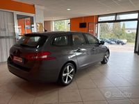 Usado Peugeot 308 Allure 120 CV (88 kW) 2018 Gris Familiar