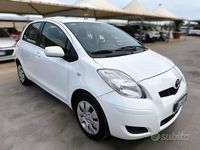 Usata Toyota Yaris 69 CV (50 kW) 2009 Bianco Utilitaria