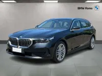 Usata BMW 530e Comfort Edition 299 CV (219 kW) 2024 Black sapphire metallic Station wagon