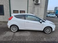 Usata Ford Fiesta 60 CV (44 kW) 2011 Bianco Utilitaria