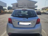 Usata Toyota Yaris Lounge 90 CV (66 kW) 2014 Argento Utilitaria