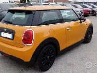 Usata Mini Cooper D 95 CV (69 kW) 2014 Giallo Utilitaria