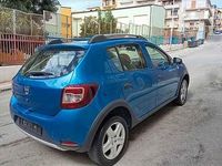 Usata Dacia Sandero 90 CV (66 kW) 2014 Blu SUV