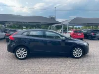 Usata Volvo V40 Kinetic 120 CV (88 kW) 2016 Blu Berlina