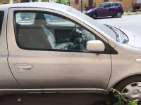 Usata Toyota Yaris Sol 68 CV (50 kW) 2004 Grigio Berlina